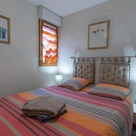 Proche Village - 10 Pers. - Fr-1-403-115 *